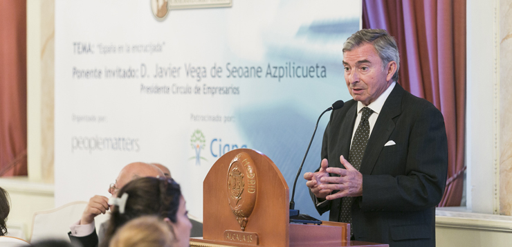 El presidente del Círculo de Empresarios, Javier Veiga, durante su ponencia "España en la encrucijada".